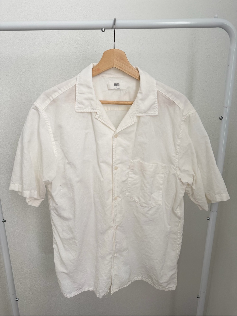 Uniqlo Men’s White Short Sleeve Button Down Shirt Medium